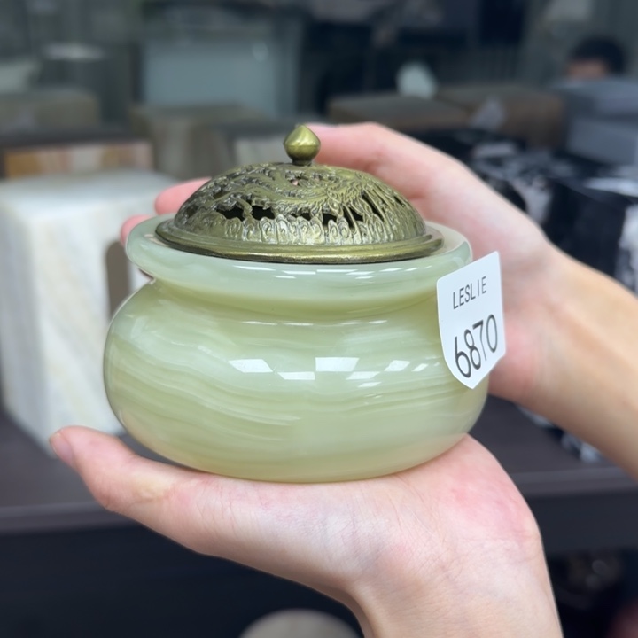 X870.                香炉