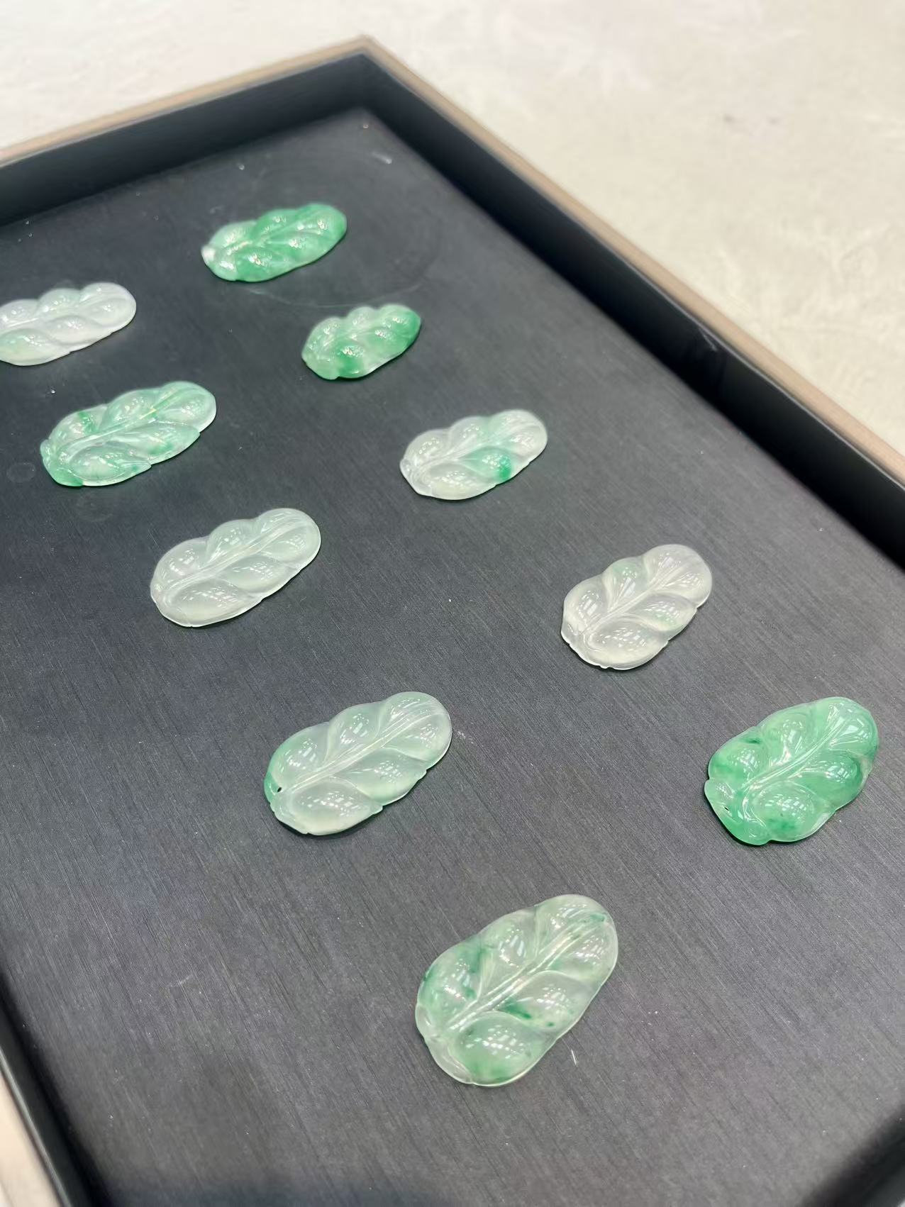 时尚高级气质大叶有成高冰飘绿精美非洲翠玉石吊坠多样性拍一发一