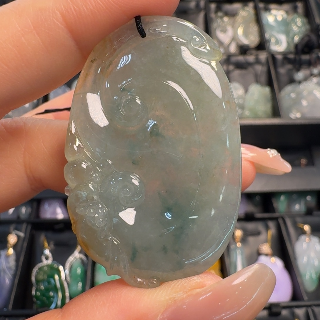 翡翠未镶嵌颈饰如意