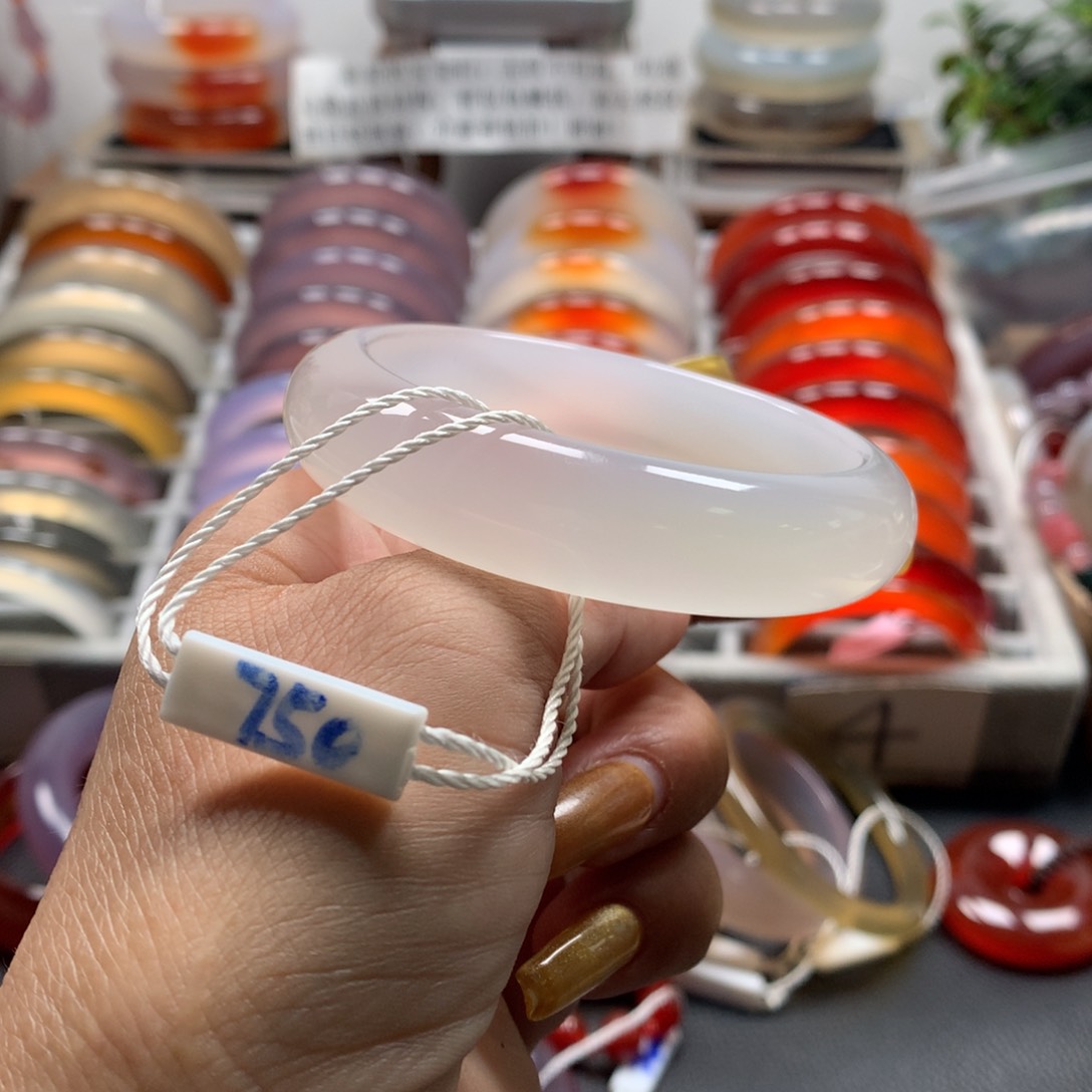 手镯玛瑙/玉髓未镶嵌