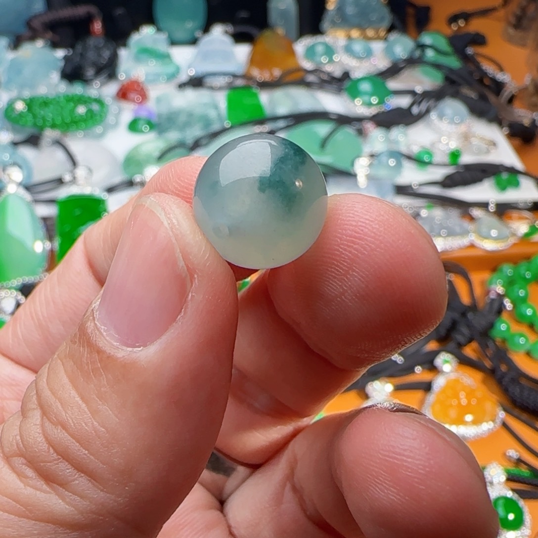 ****喵翡翠未镶嵌颈饰飘花冰珠