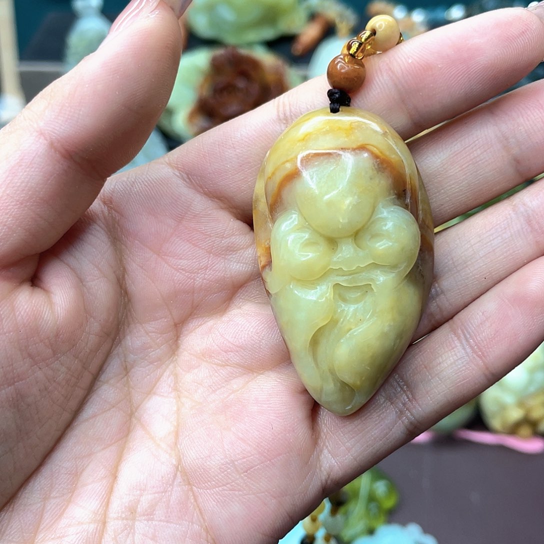 蛇纹石玉挂件未镶嵌