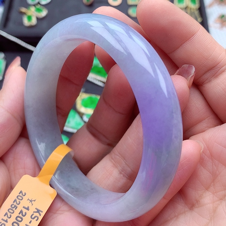 翡翠手镯未镶嵌翡翠