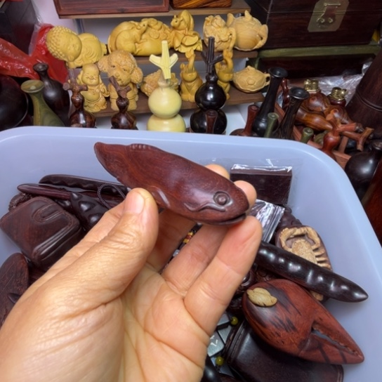 蚊****大红酸枝木料随形鱼