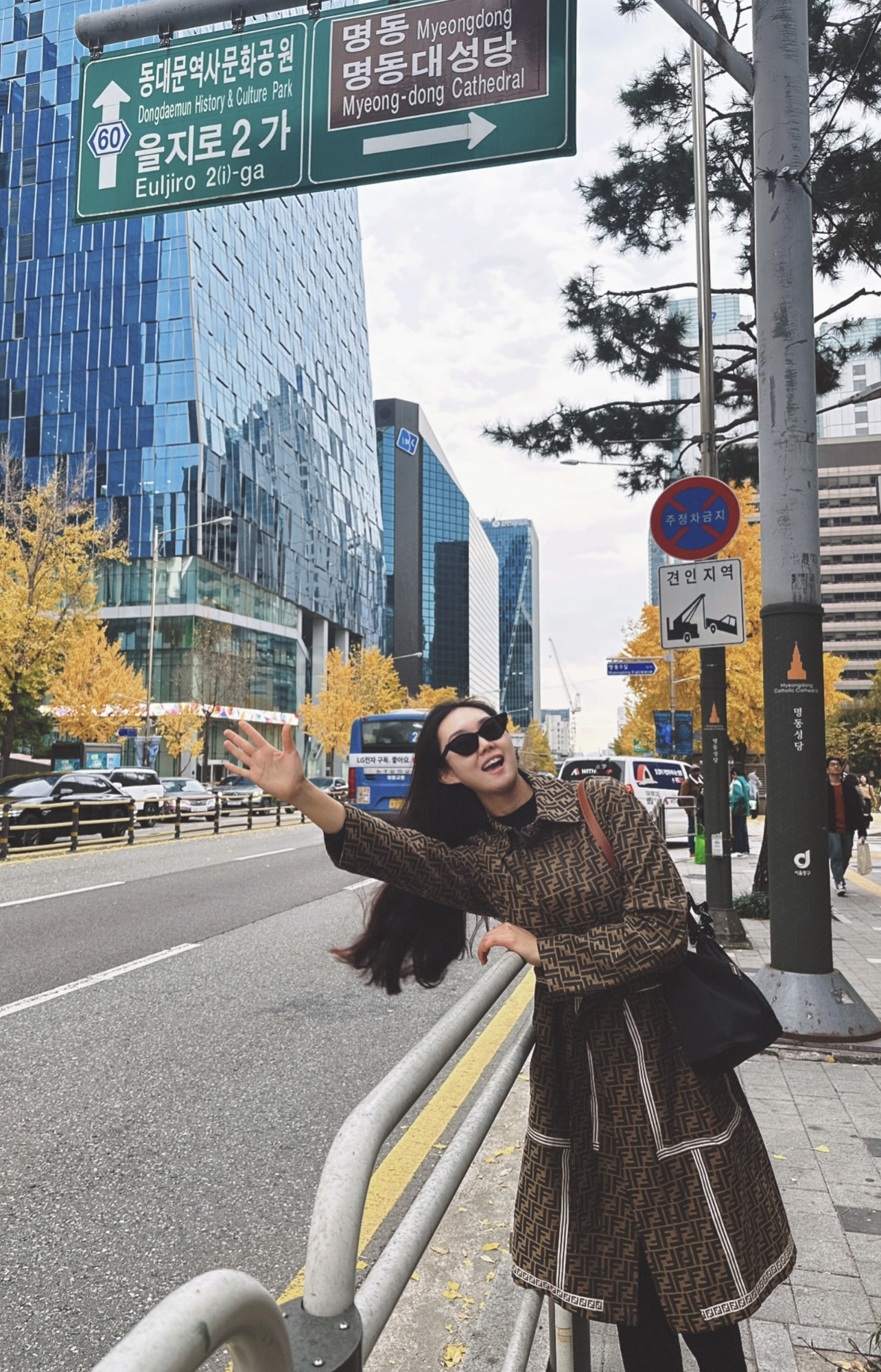 95新 FENDI/芬迪  AA3038 聚酯纤维 满印logo大衣 50码 