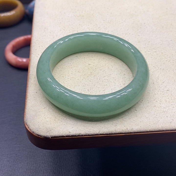 石英质玉未镶嵌手镯圈口：60