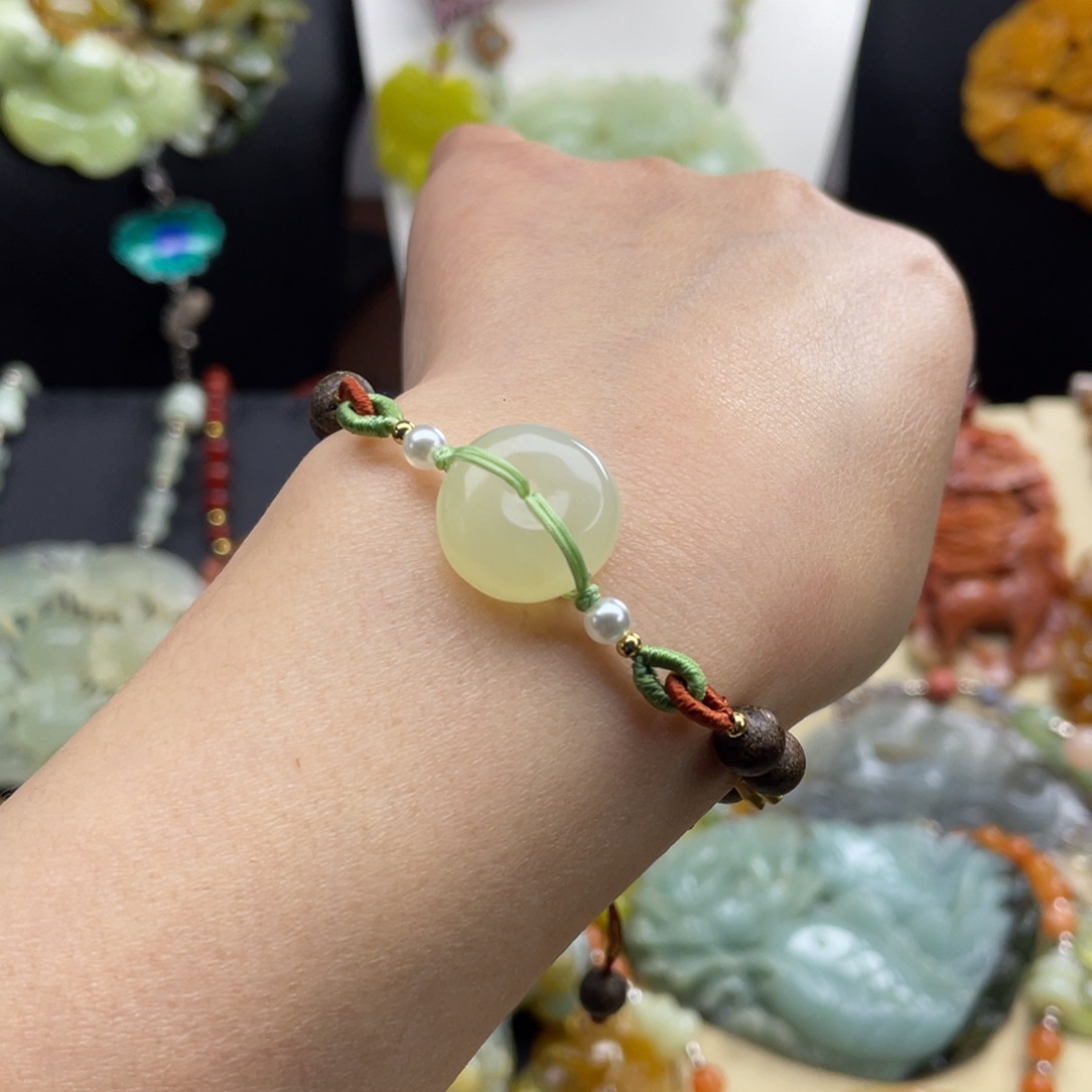 未镶嵌蛇纹石玉颈饰