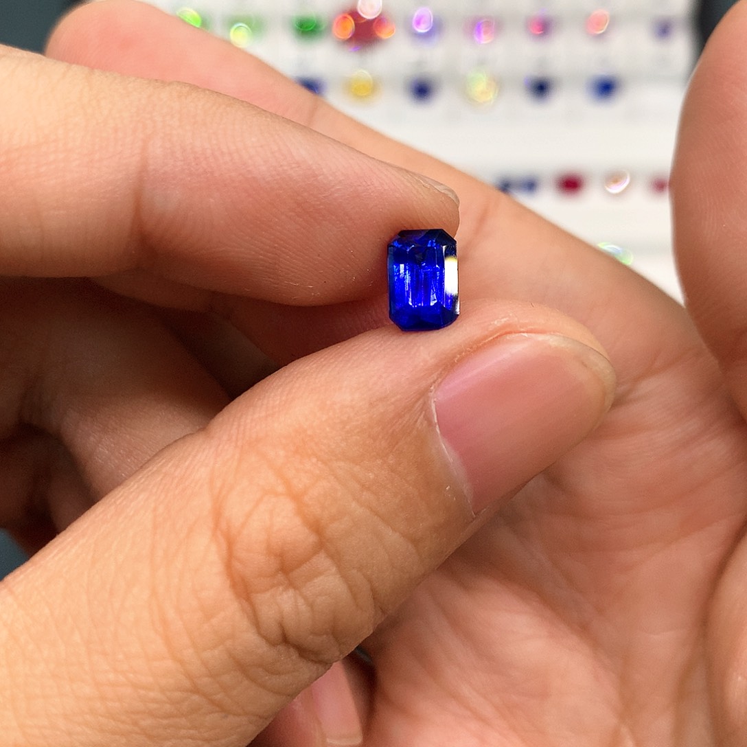 蓝宝石裸石未镶嵌1.55克拉吉尔德大证皇家蓝