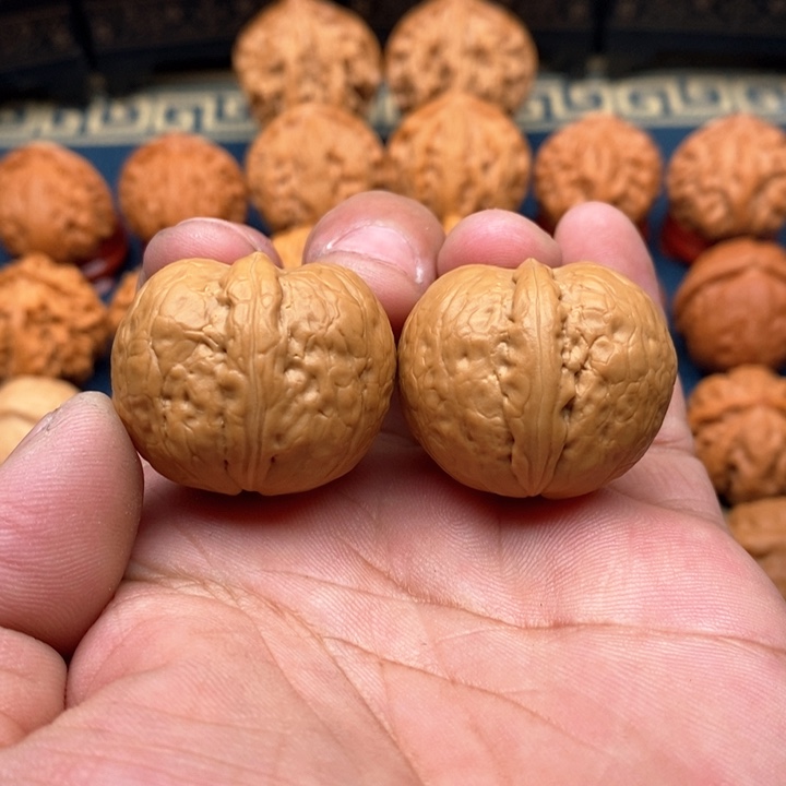 文玩核桃把件金锭元宝