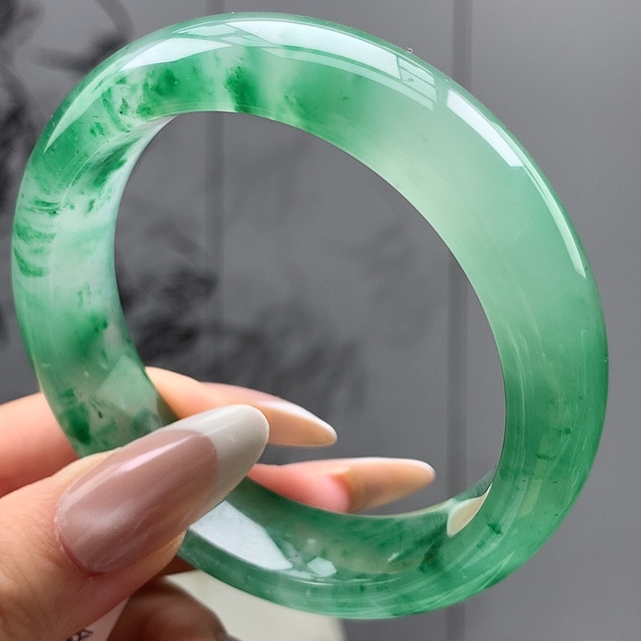 未镶嵌手镯石英质玉