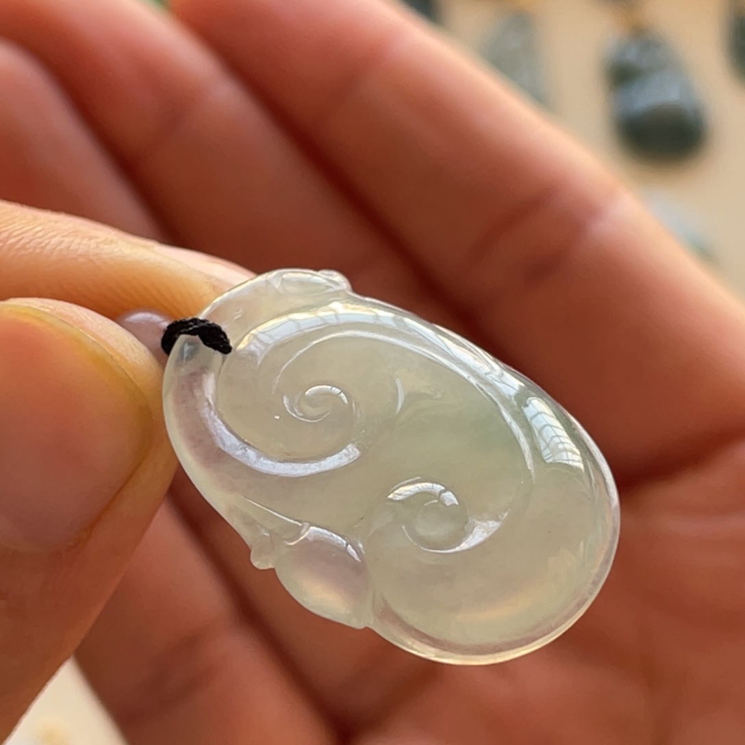 翡翠颈饰未镶嵌如意