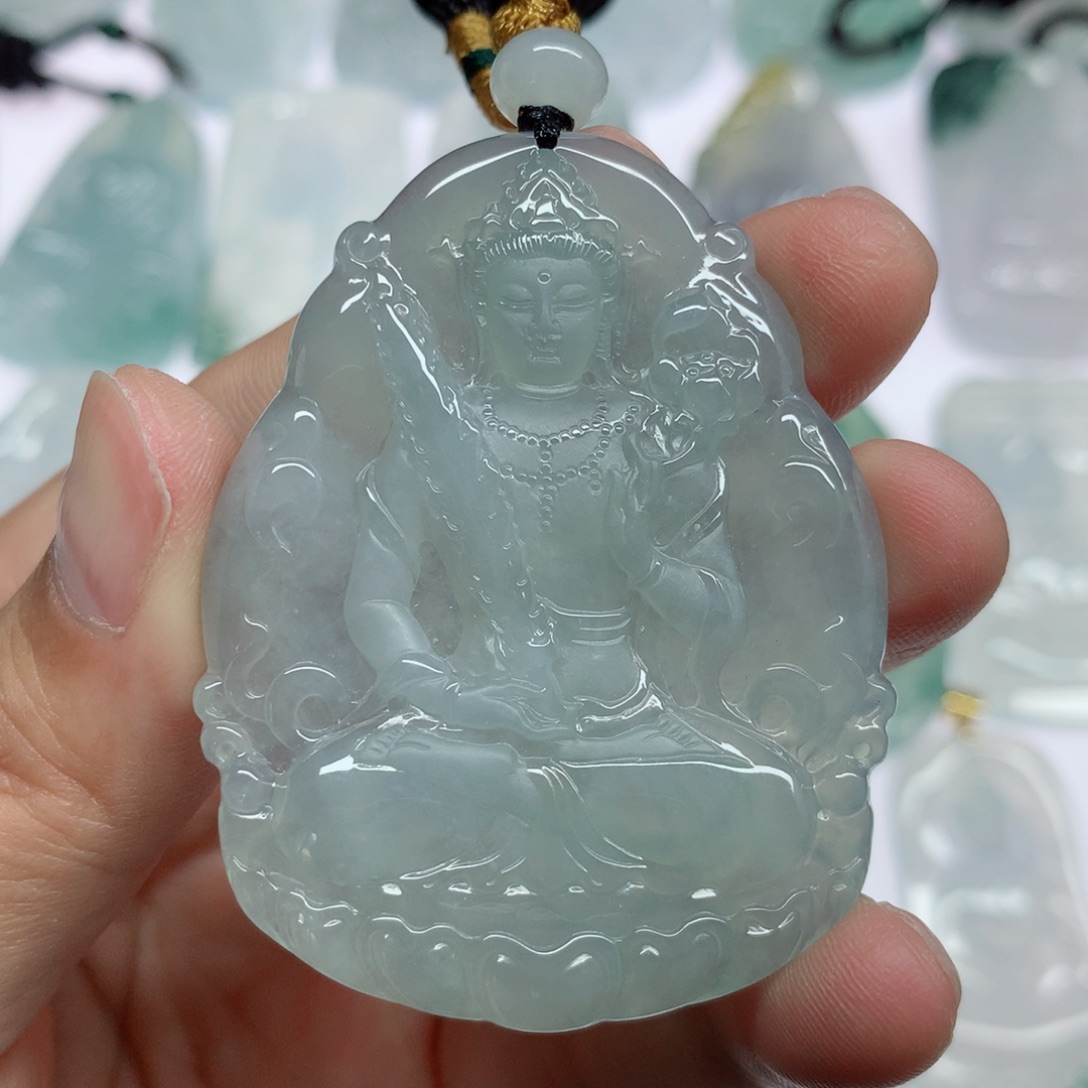 翡翠未镶嵌颈饰虚空藏