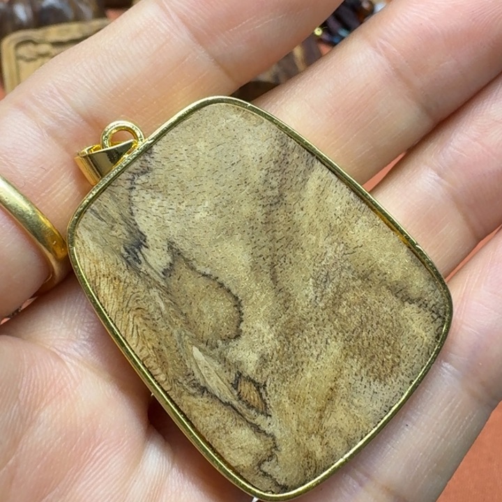 大叶紫檀（黑酸枝木类）