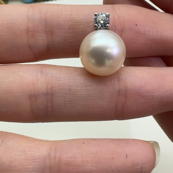 18K金镶嵌颈饰海水珍珠