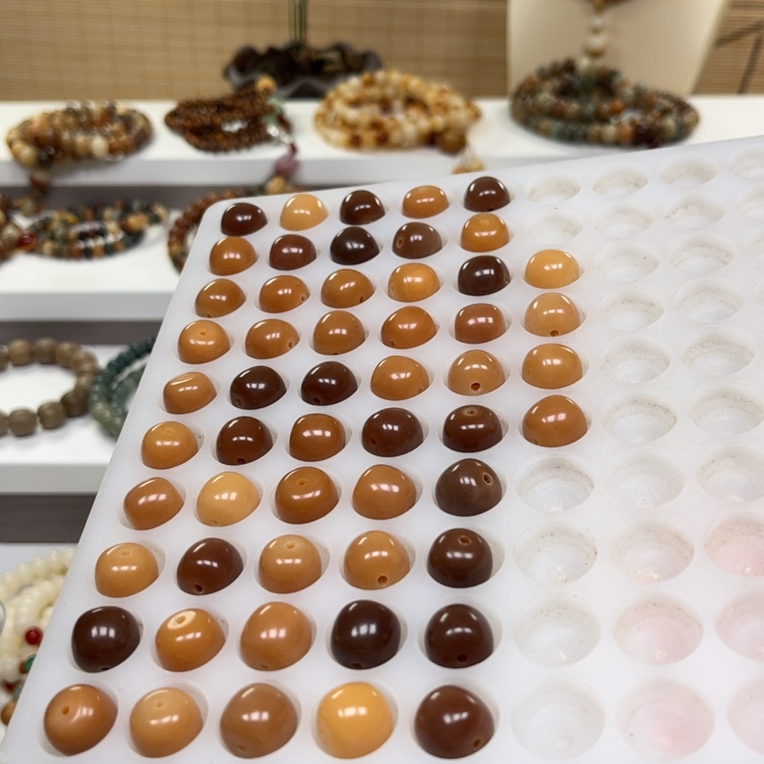 白玉菩提吊坠风化老料桶珠54颗