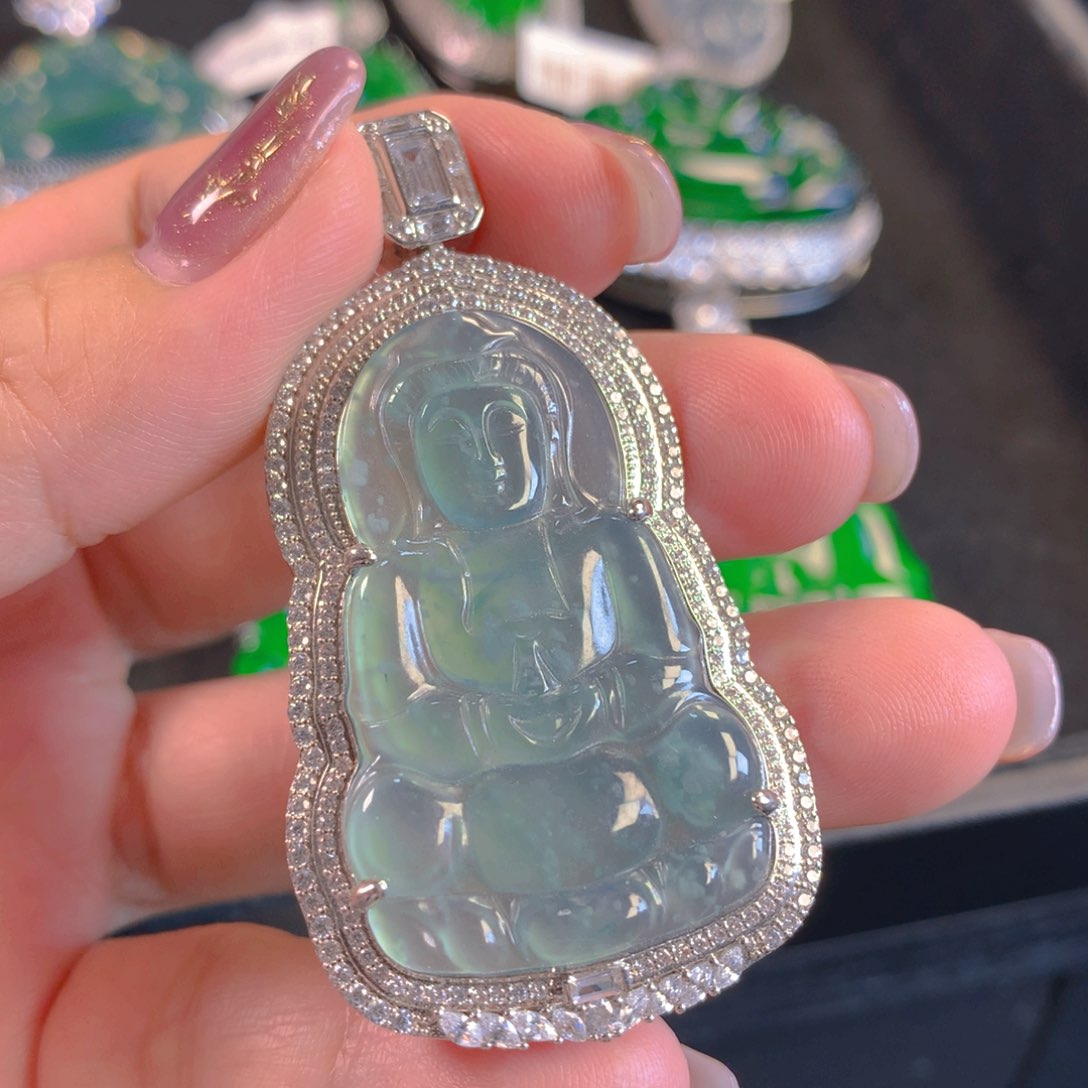 翡翠颈饰未镶嵌翡翠