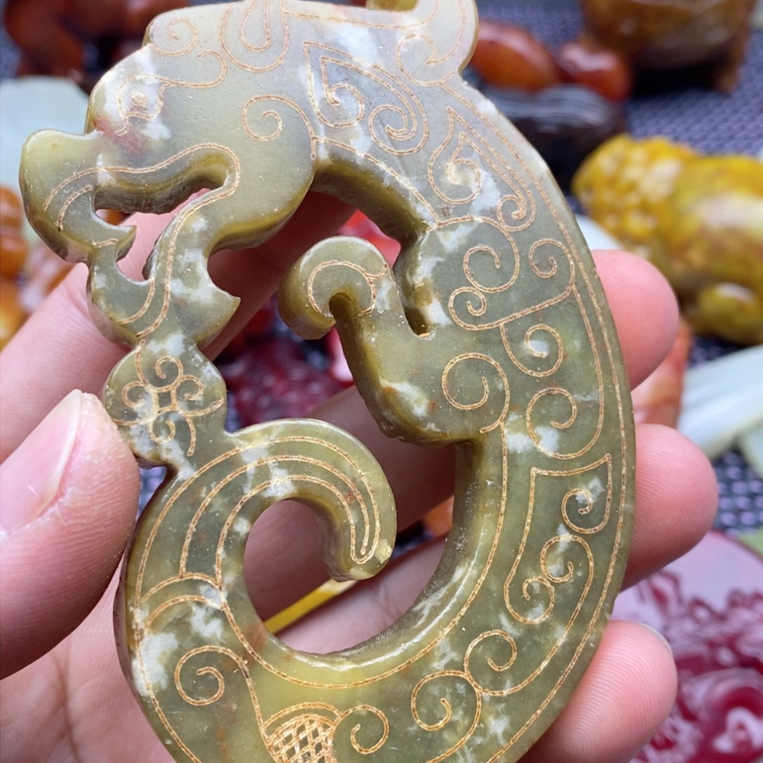 蛇纹石玉颈饰未镶嵌