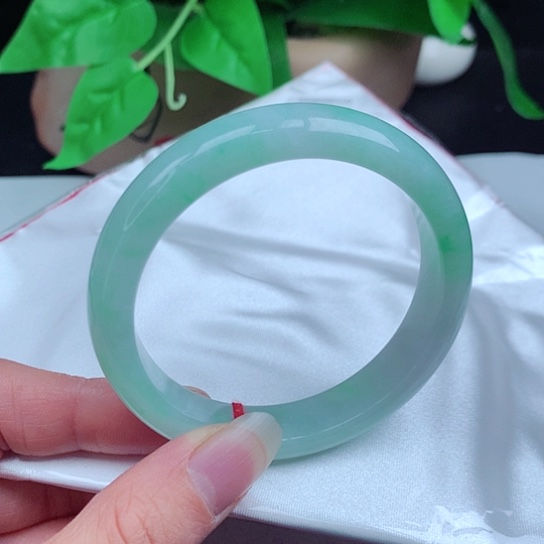 翡翠手镯未镶嵌       正圈55 冰晴底飘阳绿