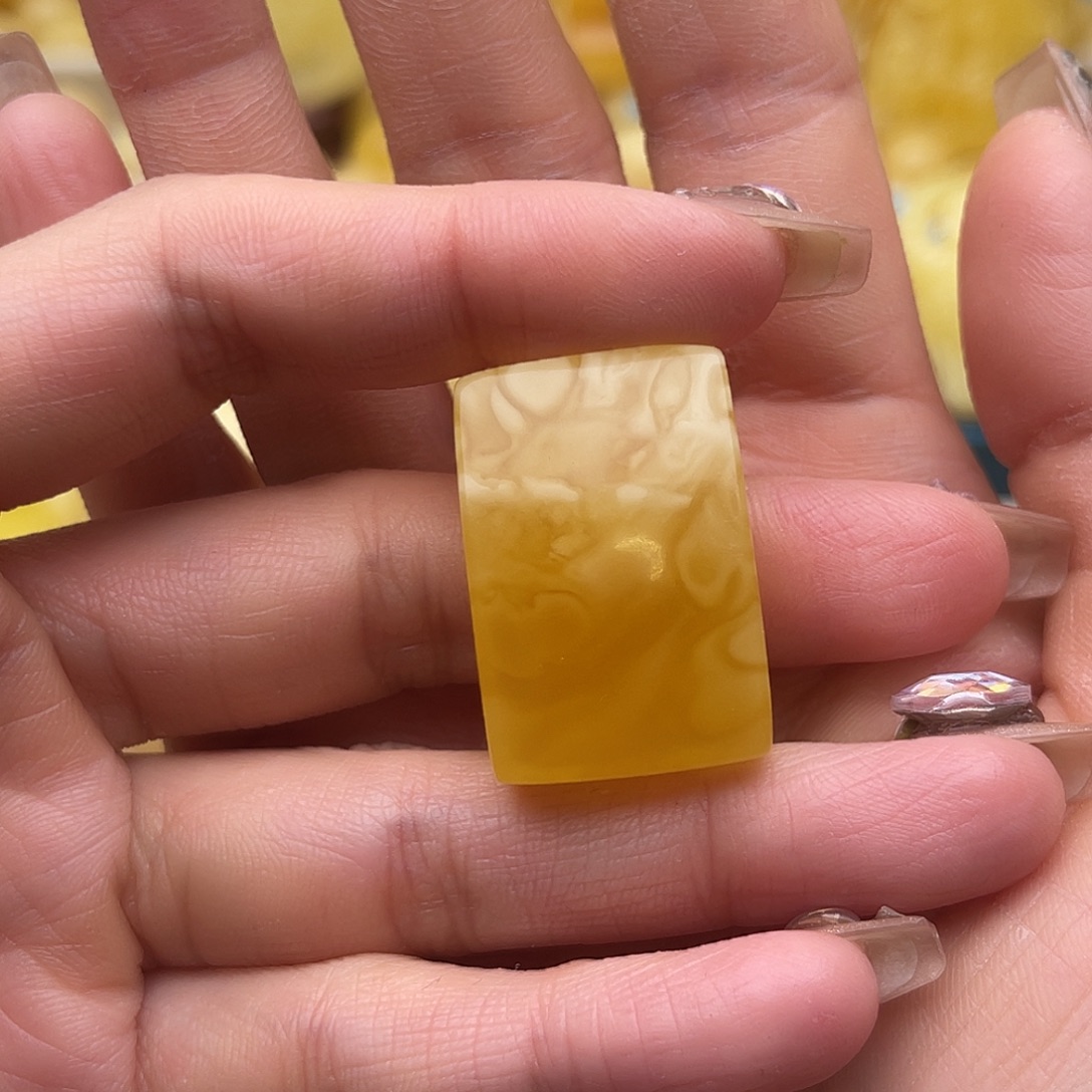 a***c琥珀未镶嵌裸石蜜蜡无事牌鸽