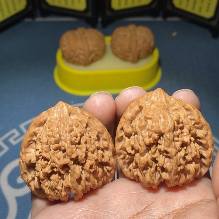 文玩核桃把件满天星全品43