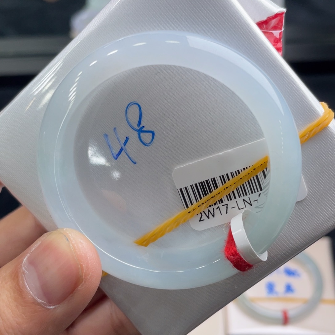 翡翠手镯未镶嵌翡翠手镯