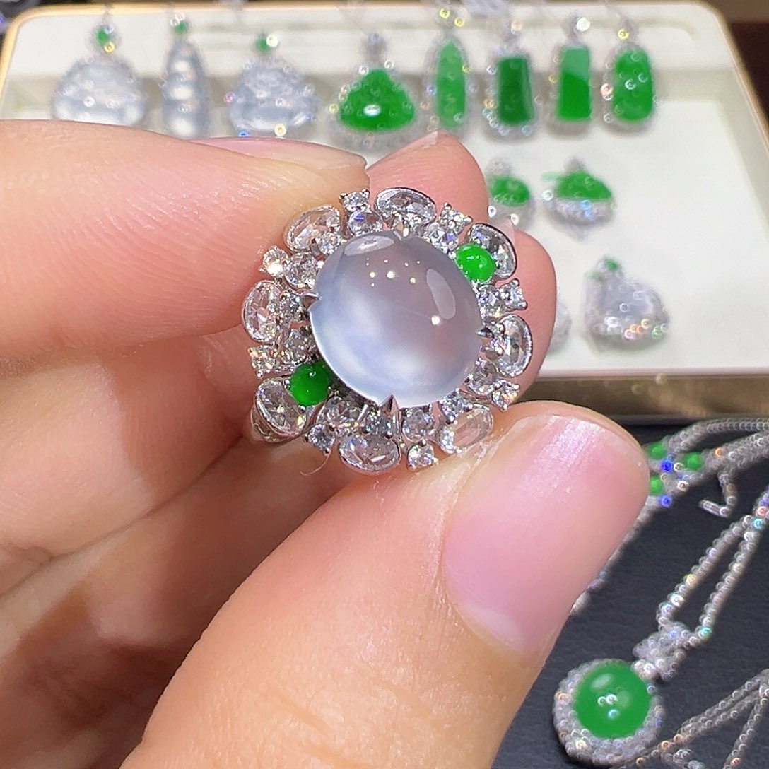 翡翠18K金镶嵌戒指