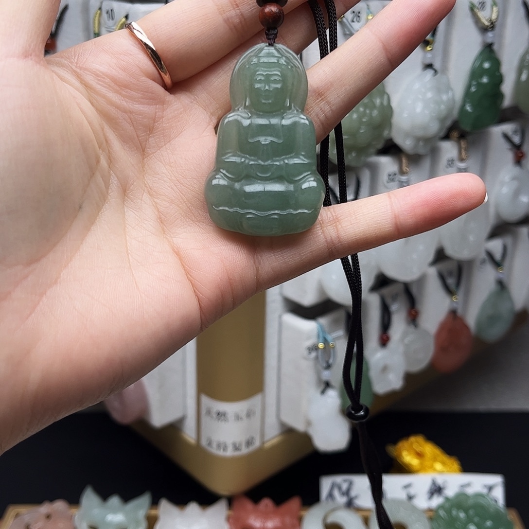 石英质玉未镶嵌颈饰