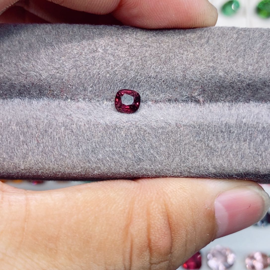 尖晶石裸石未镶嵌尖晶石69分