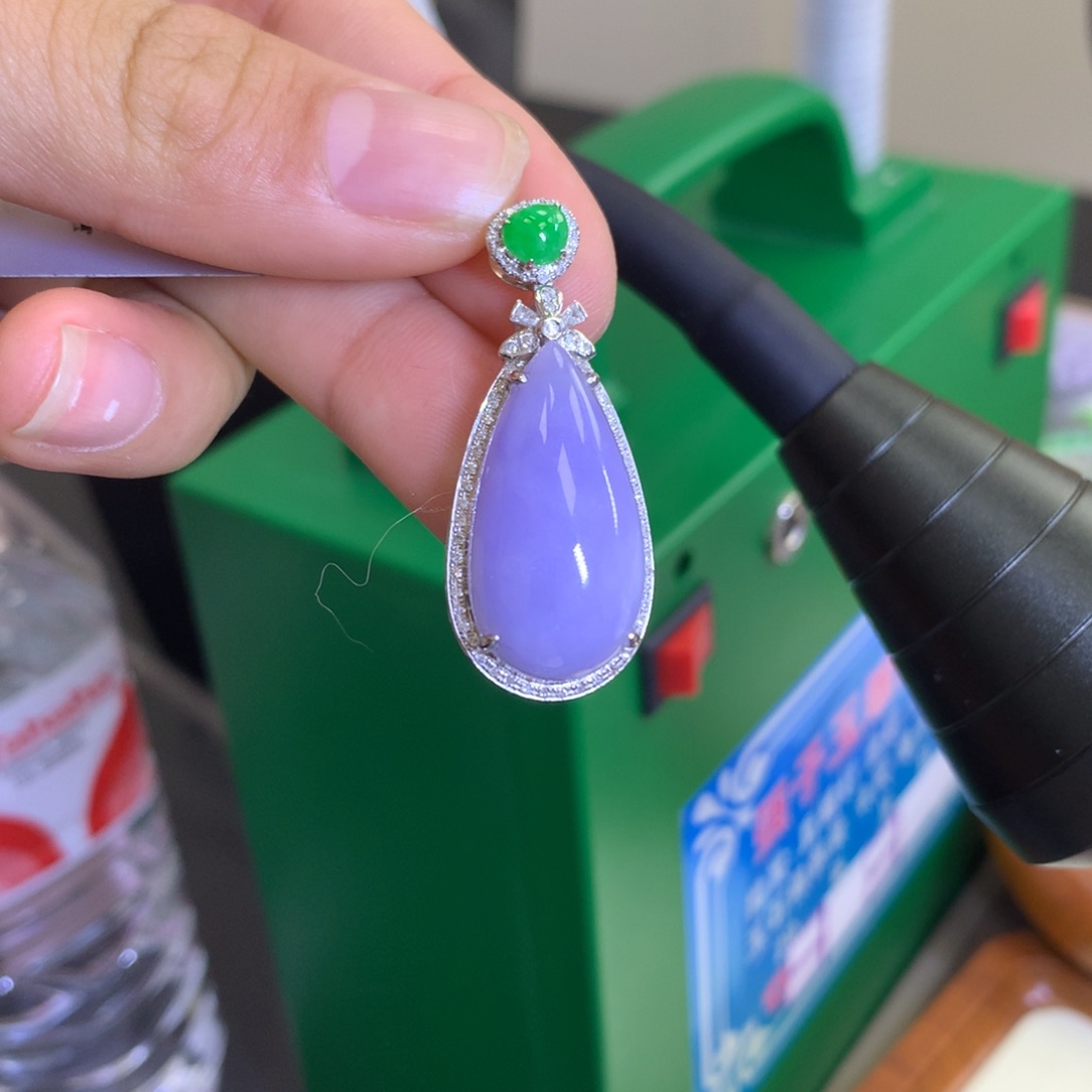 翡翠颈饰18K金镶嵌翡翠