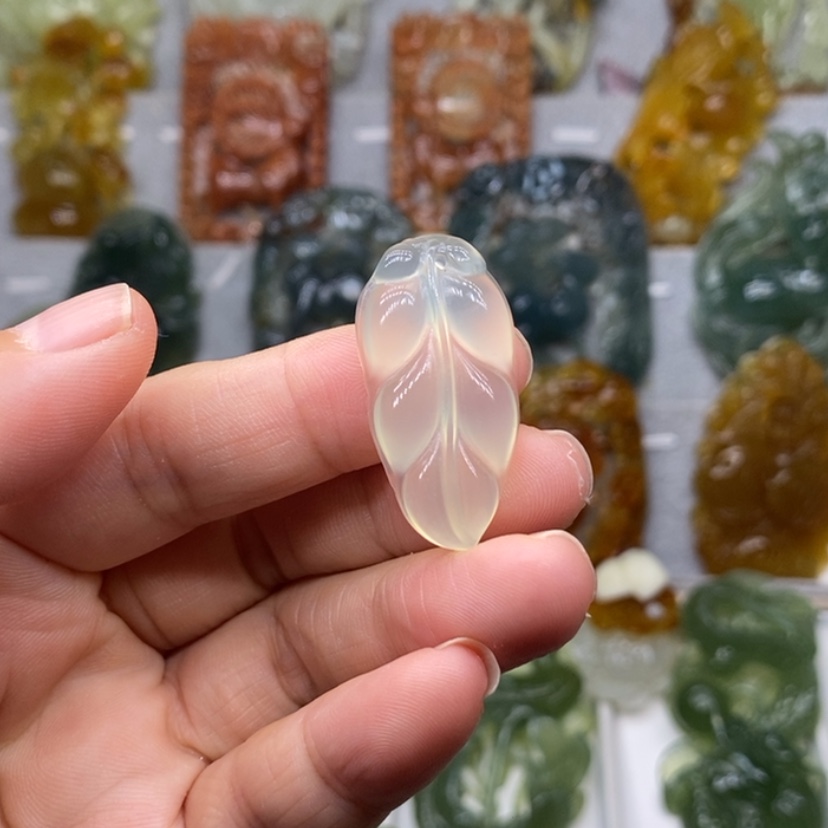 【闪购商品】蛇纹石玉未镶嵌颈饰