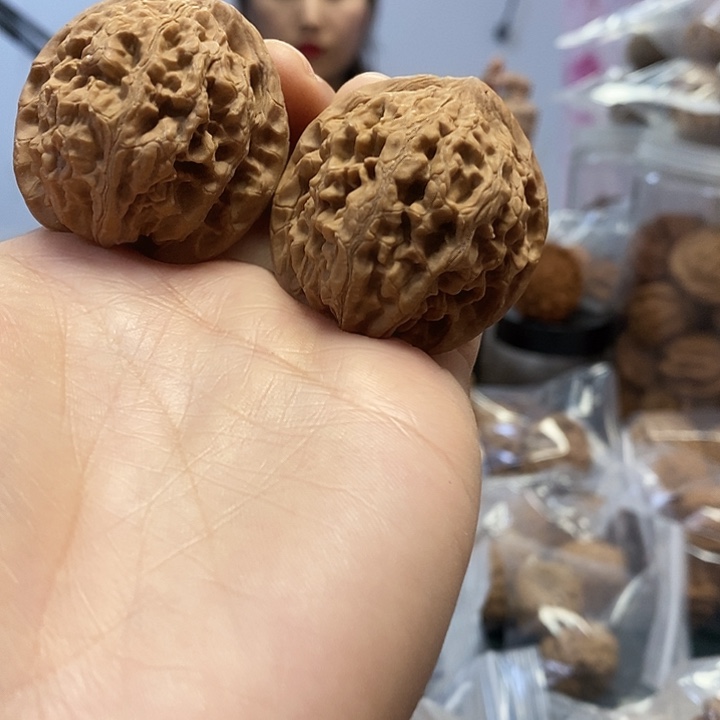 文玩核桃把件39红锦鲤