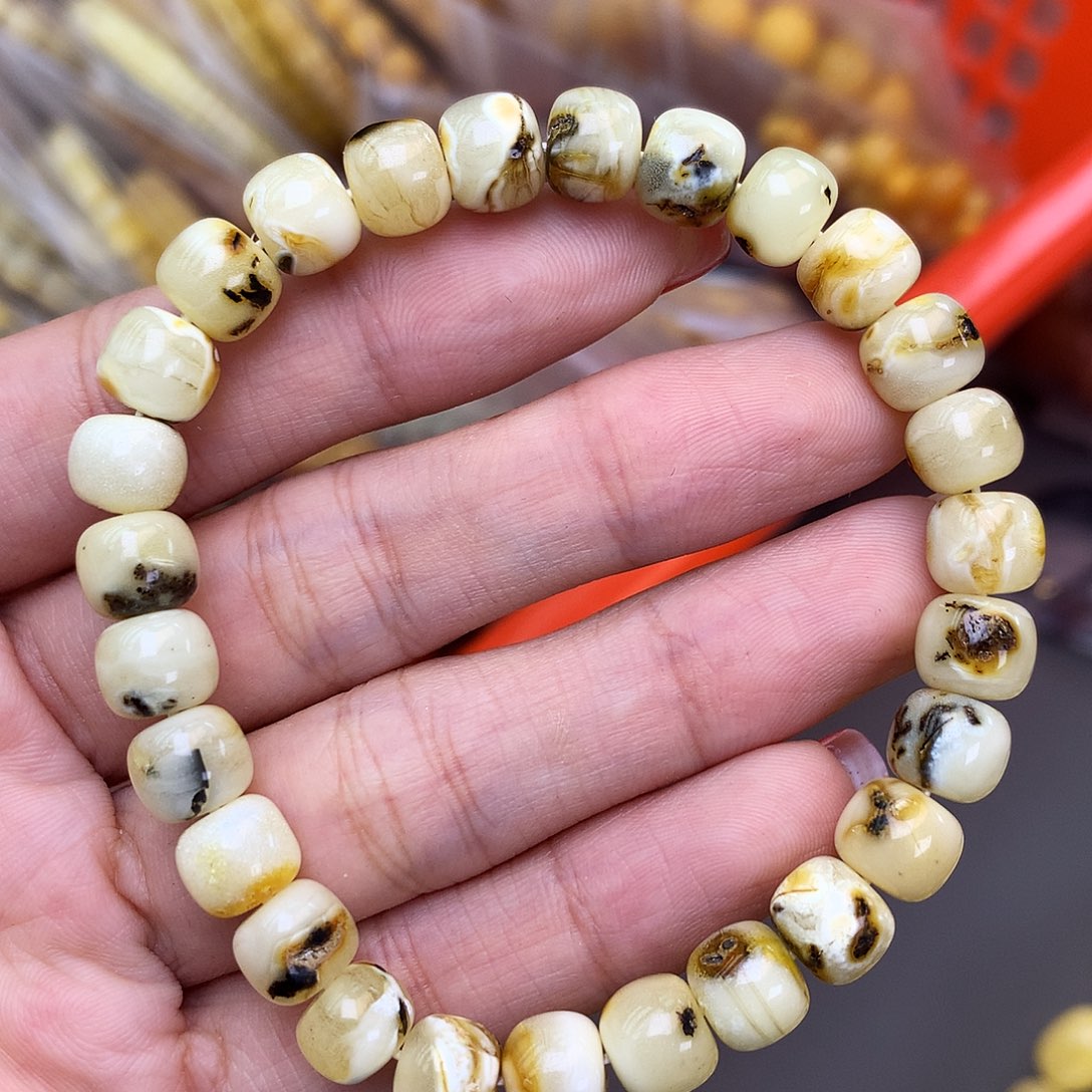 未镶嵌琥珀珠宝奇石