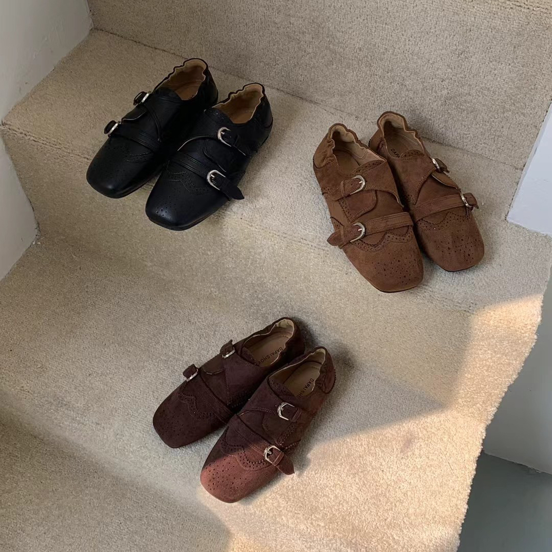 M906-3秋季复古雕花设计单鞋圆头平底休闲乐福鞋气质时尚绒面女鞋