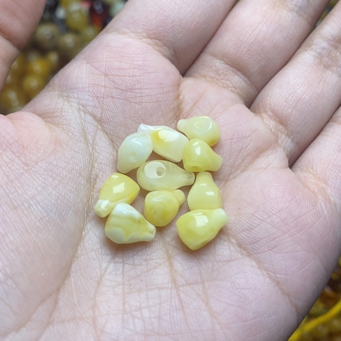 愿***。未镶嵌琥珀珠宝奇石