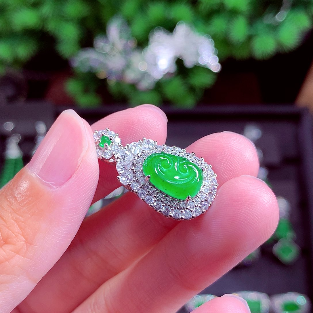 颈饰未镶嵌翡翠天然