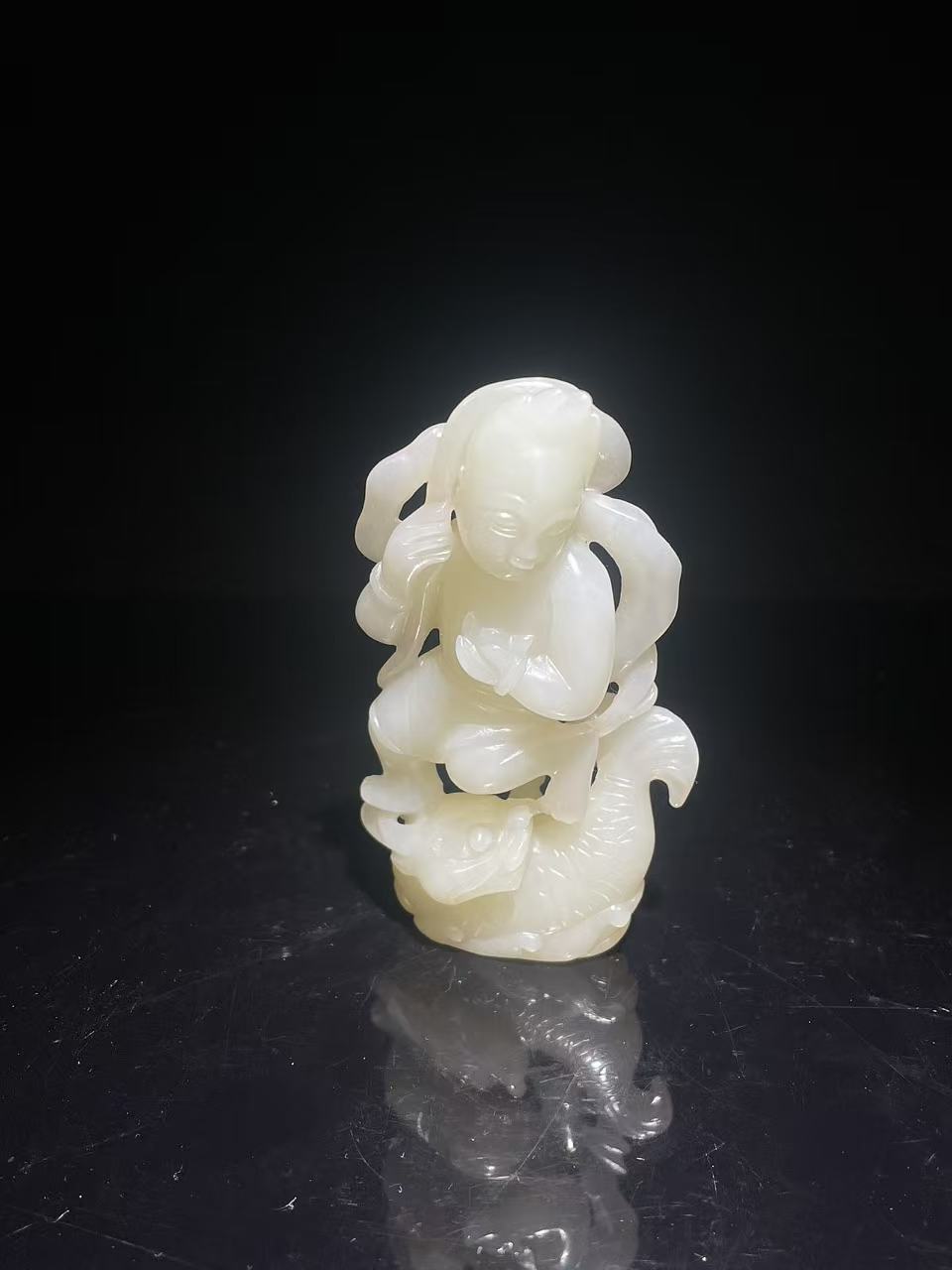 和田玉独占鳌头手把件