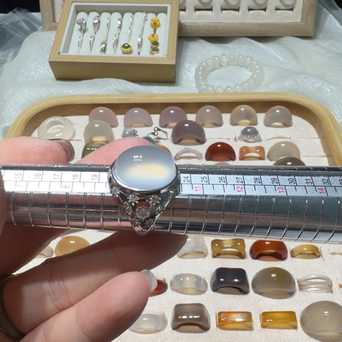 想***张玛瑙/玉髓未镶嵌戒指