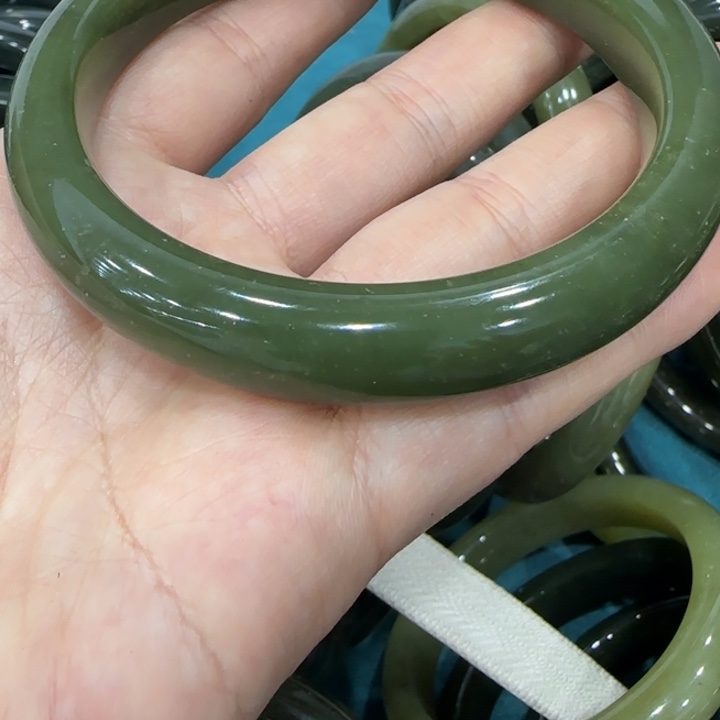 和田玉（糖玉）颈饰未镶嵌小*萄