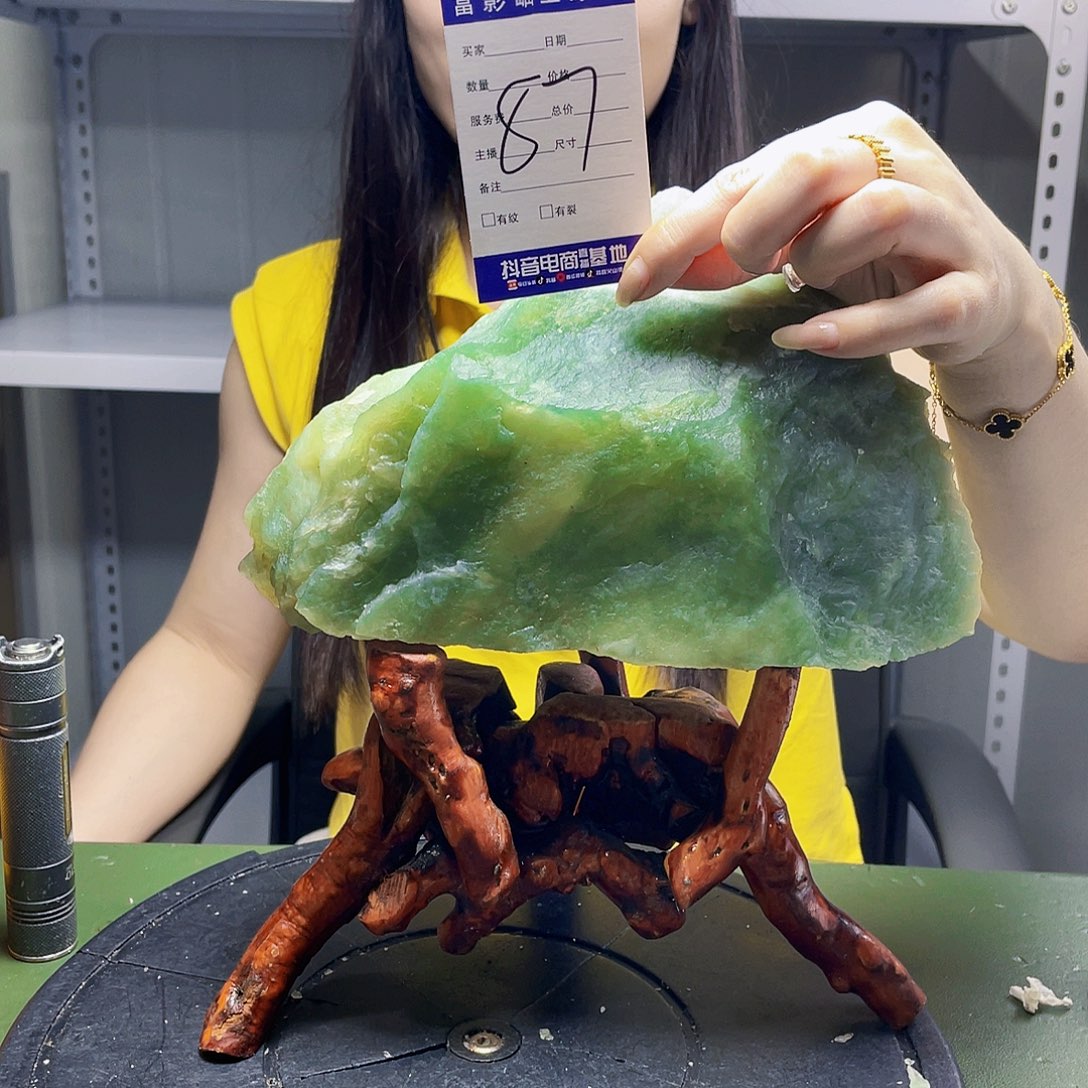 蛇纹石玉未镶嵌岫玉雕*郎