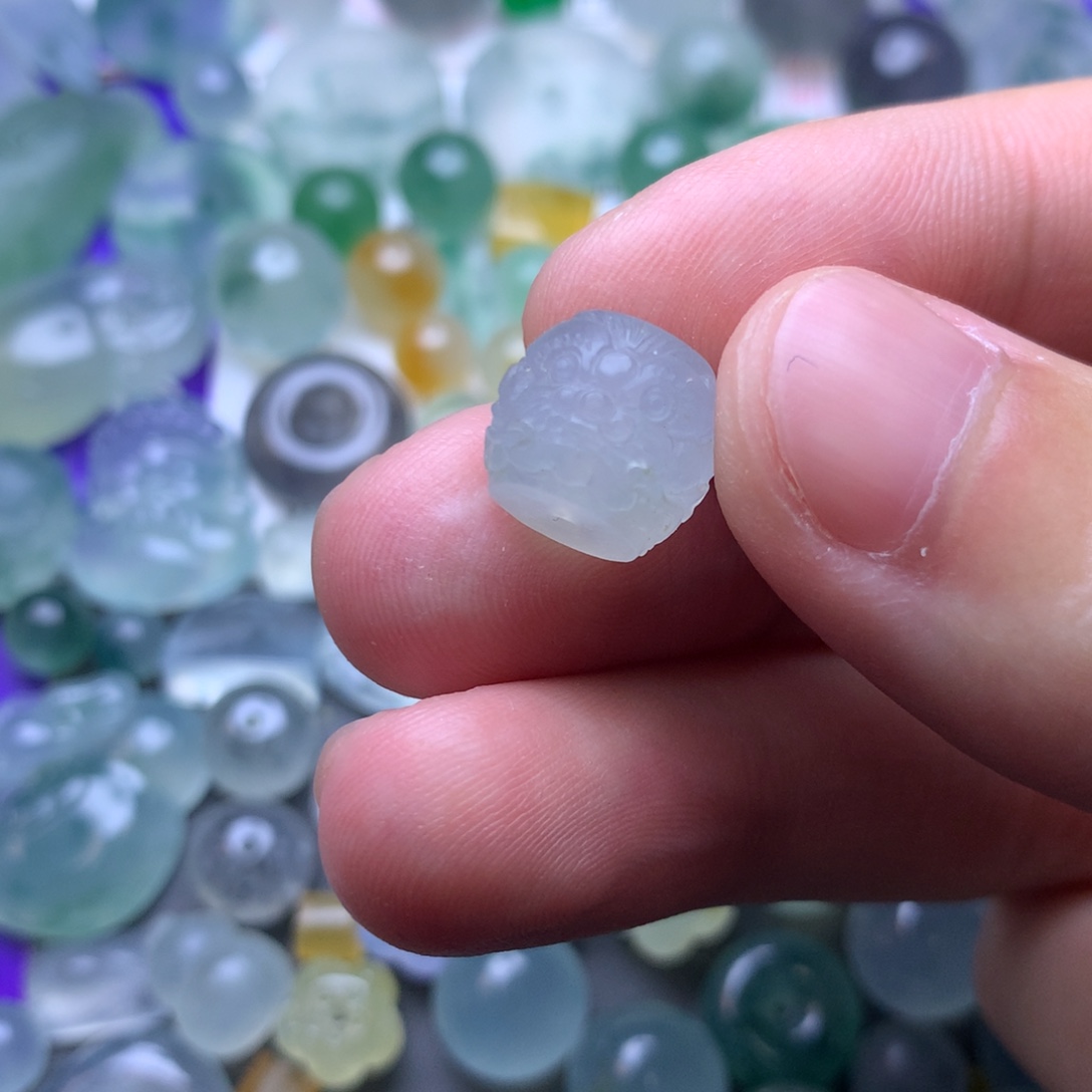 定制翡翠未镶嵌挂件