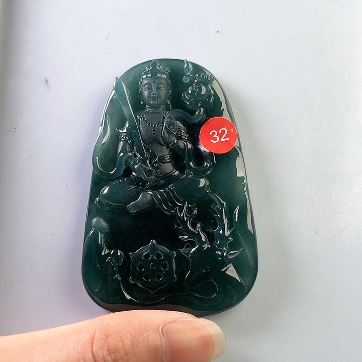 翡翠颈饰未镶嵌轻****山