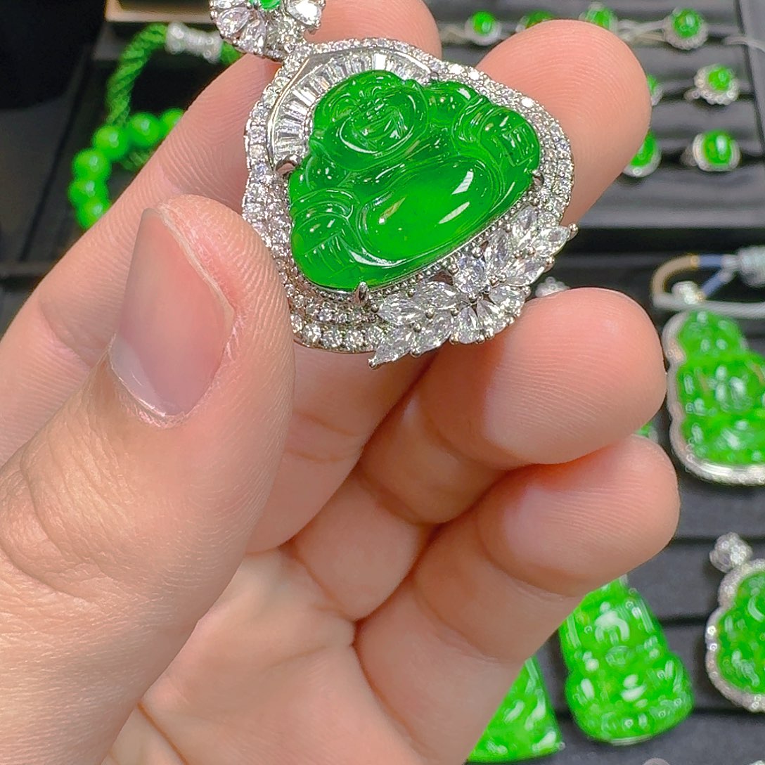 翡翠耳饰未镶嵌福**陀翡翠