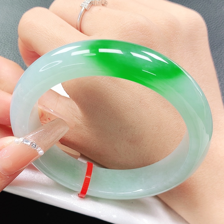 翡翠手镯未镶嵌57圈