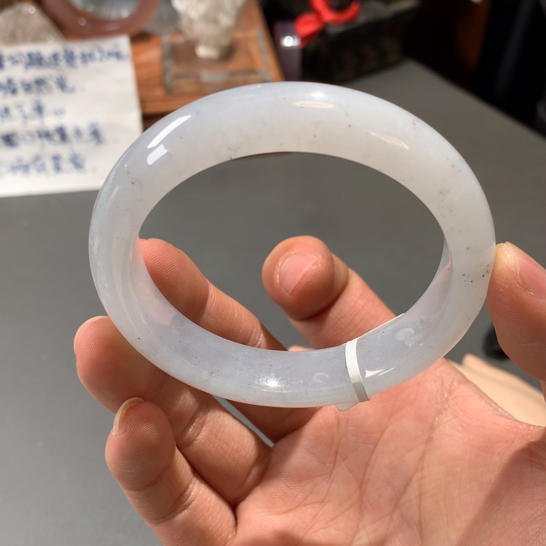 翡翠手镯未镶嵌55.6圈口