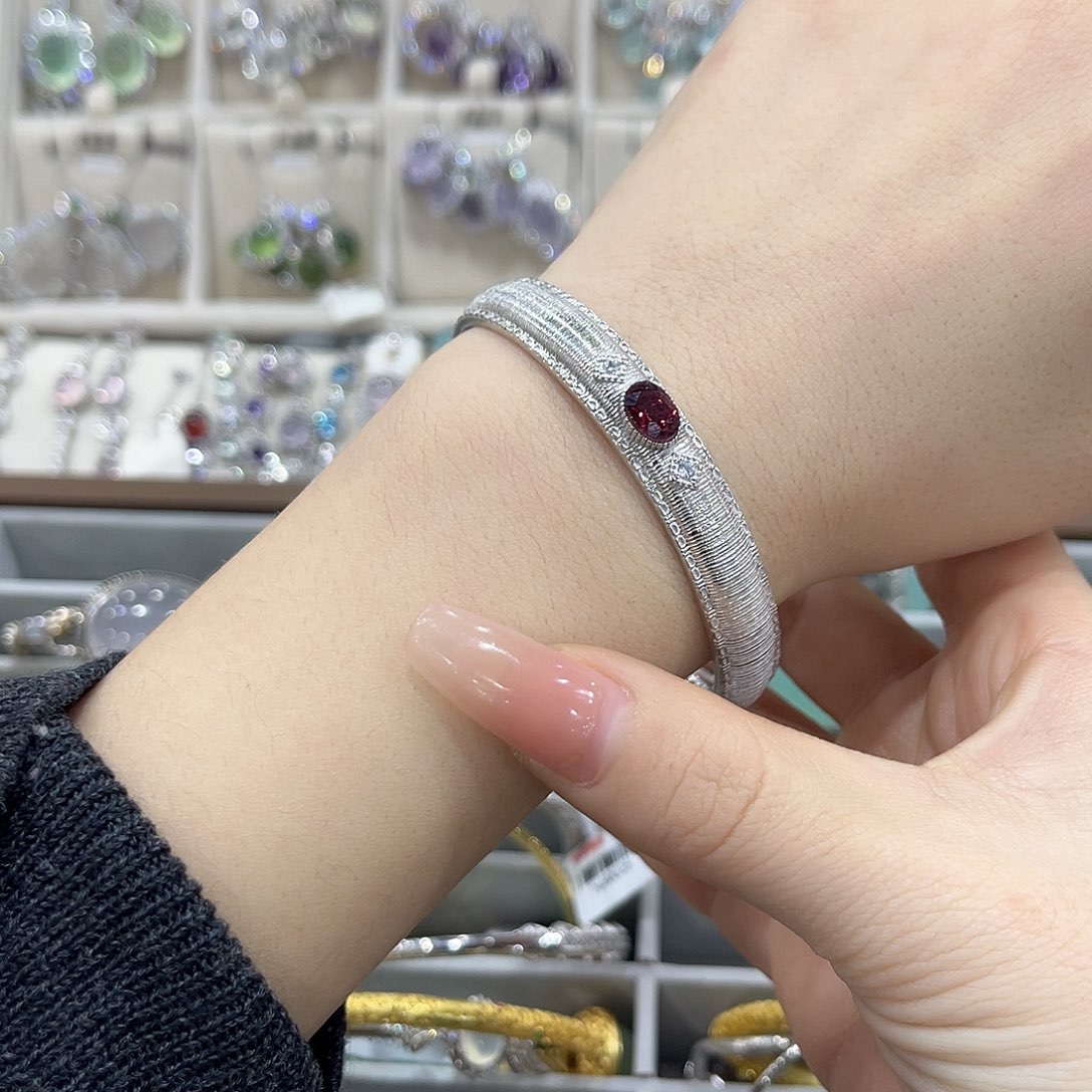 Z***ᵐ手镯银S925镶嵌石榴石