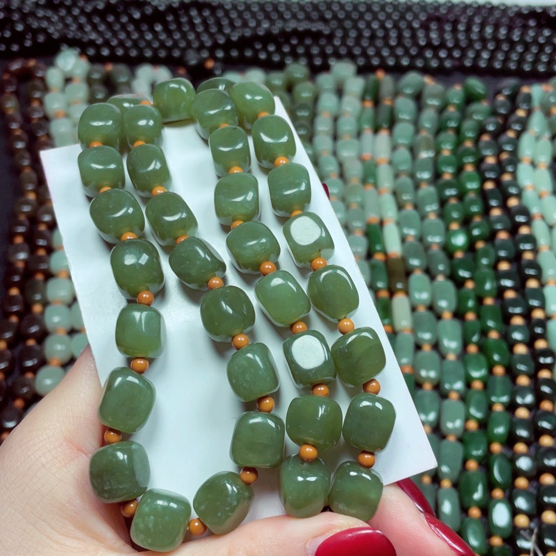 和田玉颈饰未镶嵌