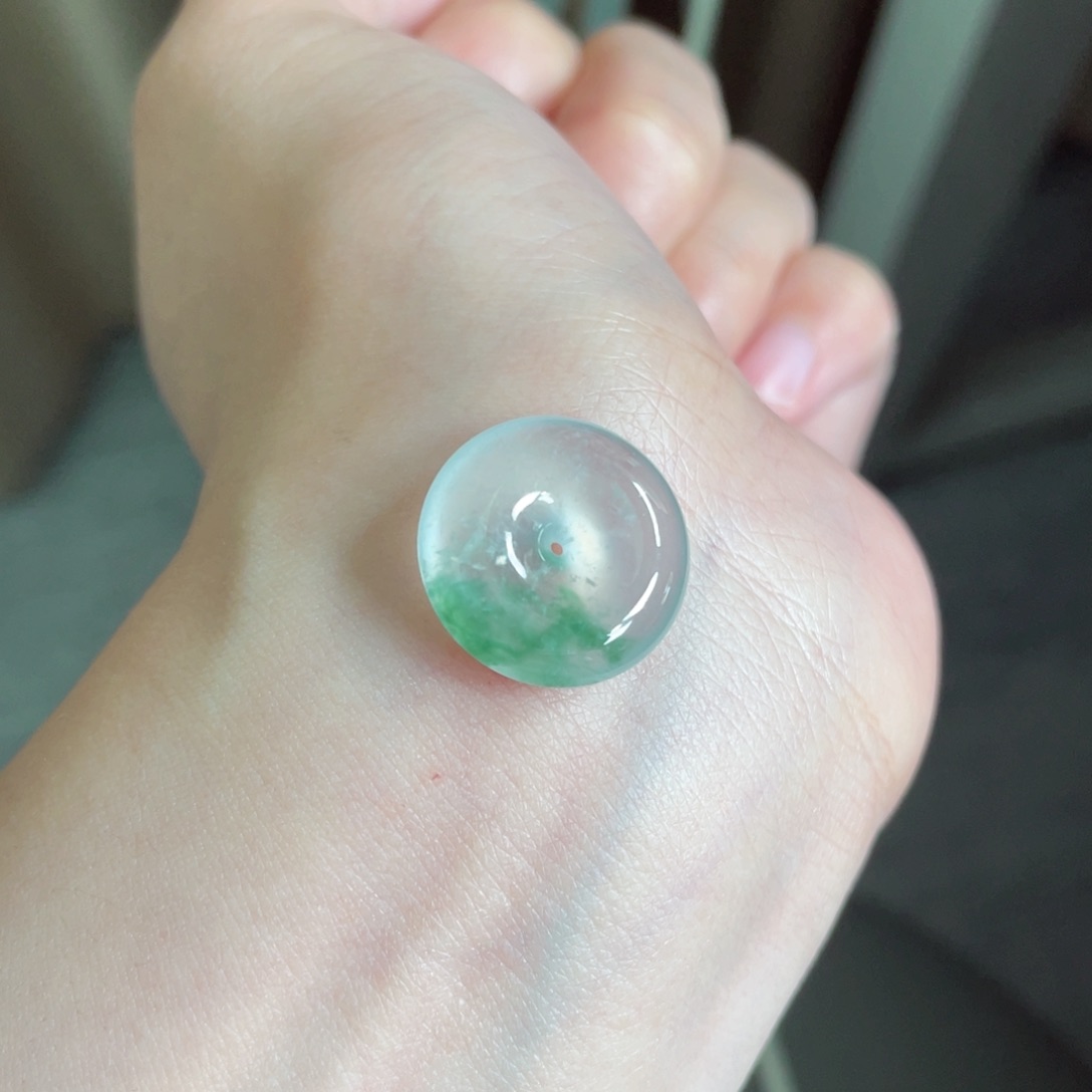 翡翠颈饰未镶嵌扣子