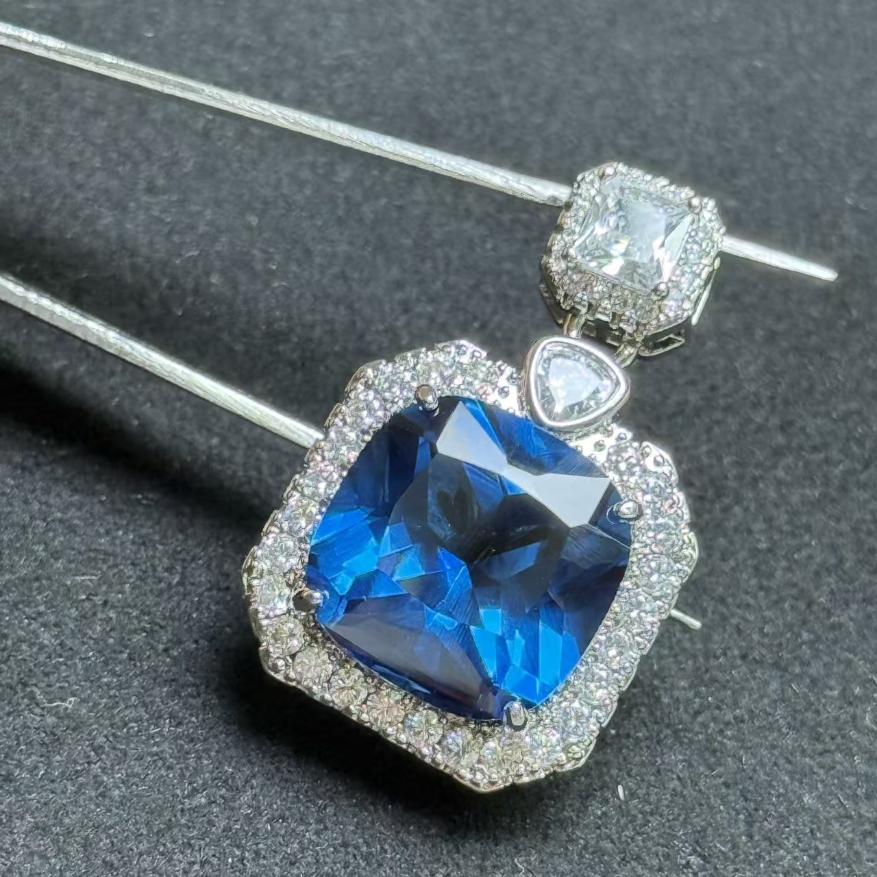  （年年粉丝专属价）S31208精美蓝吊坠