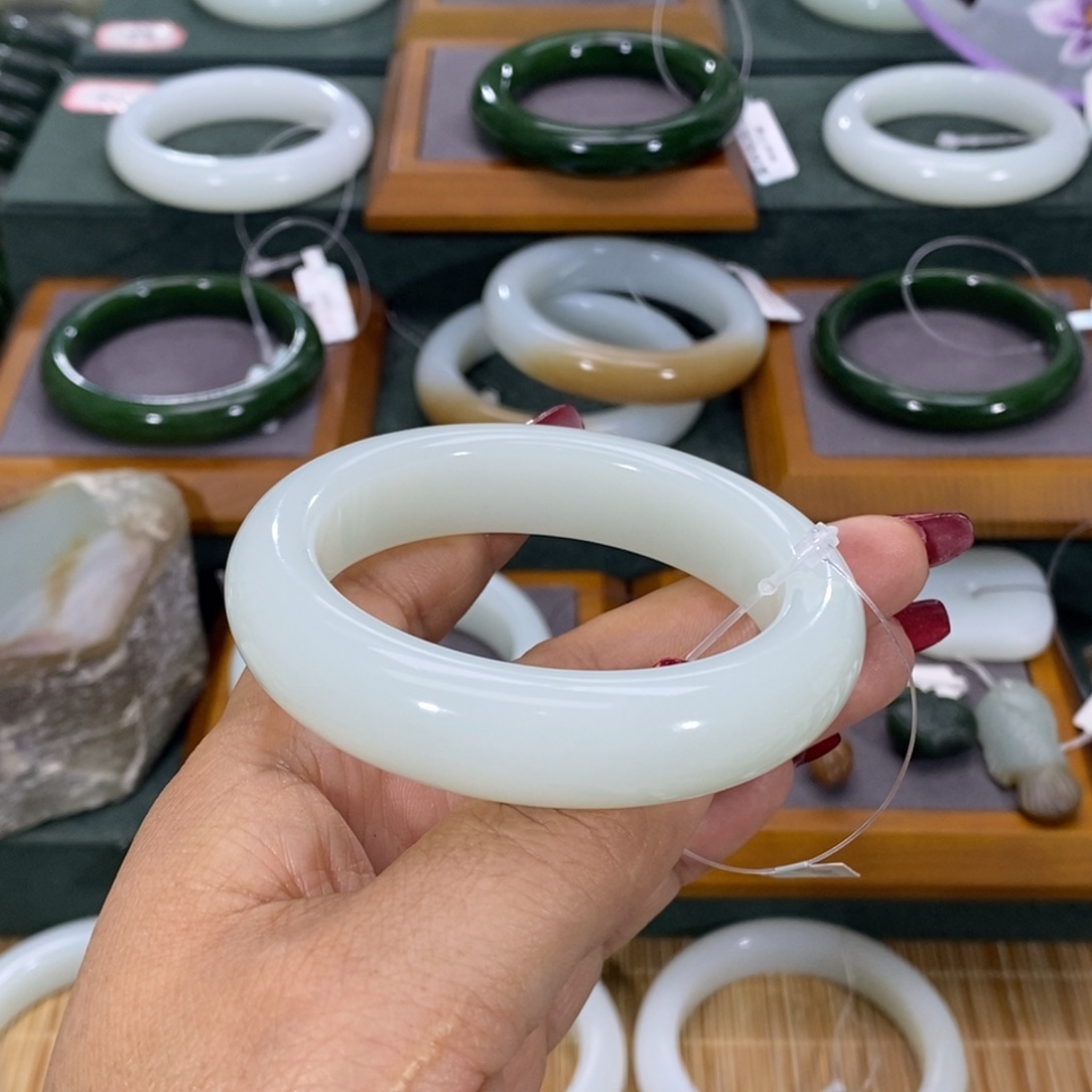 和田玉手镯未镶嵌