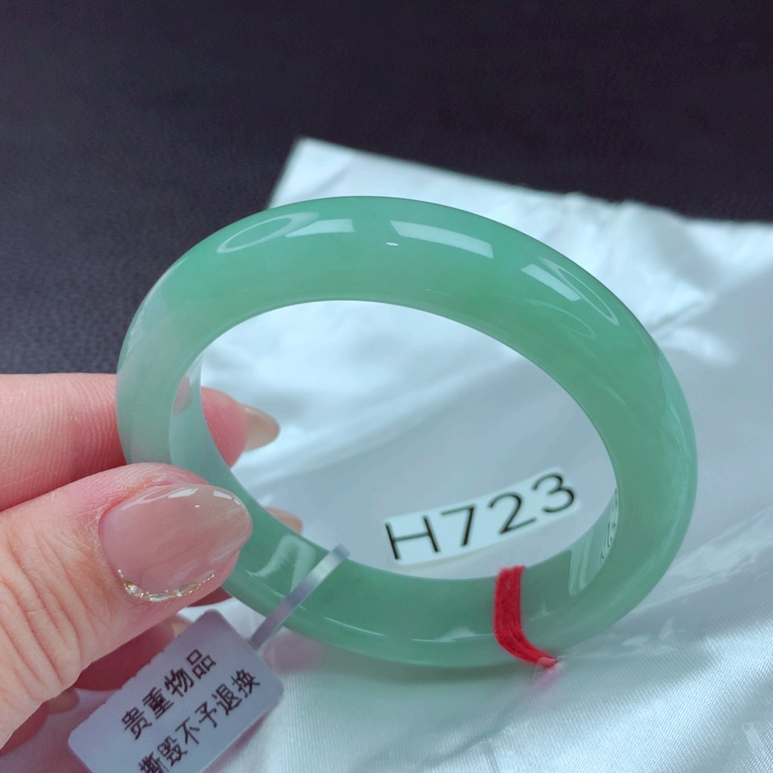 翡翠手镯未镶嵌手镯88